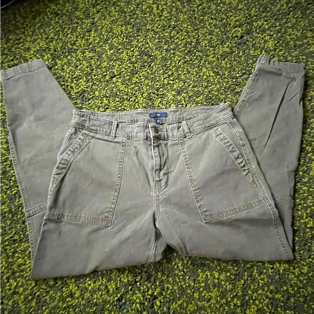 Gap green khaki capri zip up bottoms